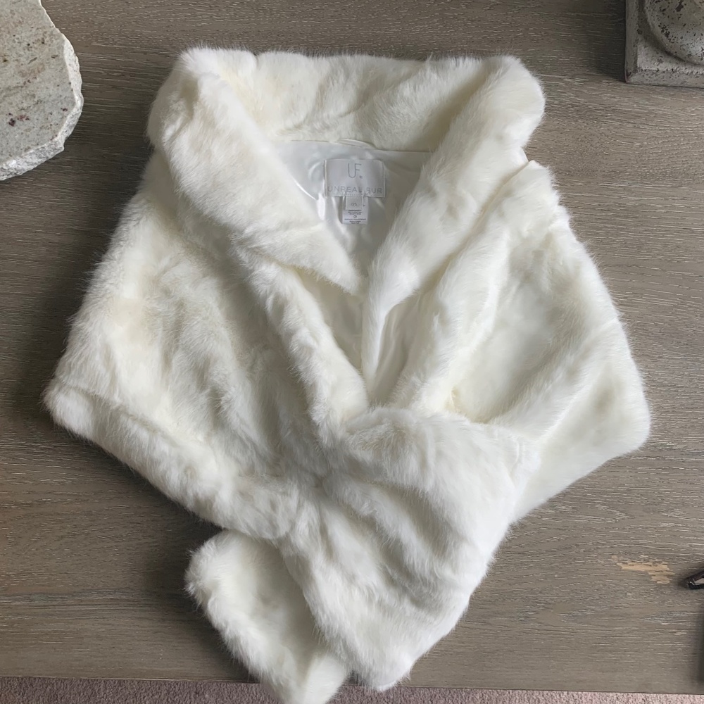 UNREAL FUR Champagne Wrap OS Ivory  LIKE NEW
